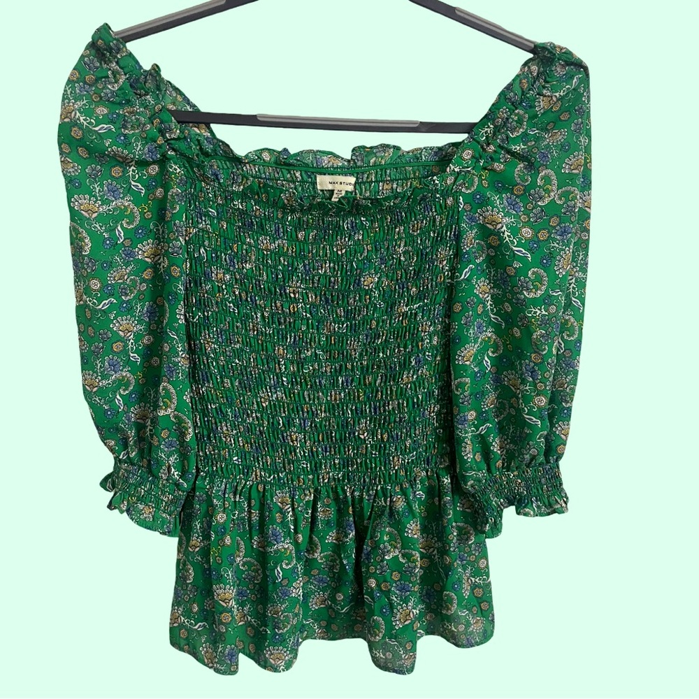 Green pattern blouse ,ruffled can be worn on/ off shoulders Max studio Medium